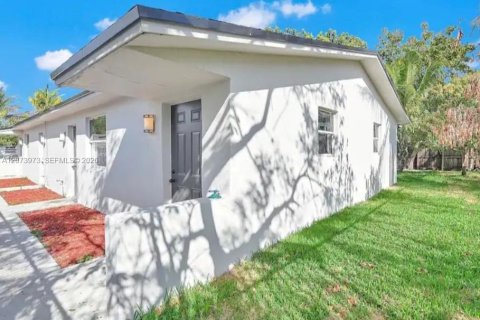 Appartement à louer à Miami, Floride: 2 chambres, 153.29 m2 № 2315592 - photo 16