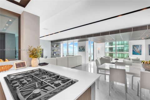 Condo in Hollywood, Florida, 2 bedrooms  № 1763368 - photo 27