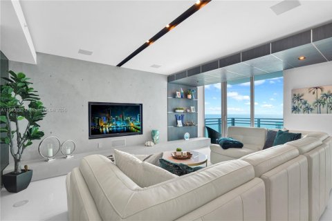 Condo in Hollywood, Florida, 2 bedrooms  № 1763368 - photo 4