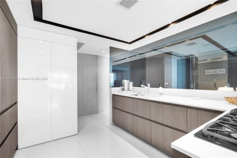 Condo in Hollywood, Florida, 2 bedrooms  № 1763368 - photo 25