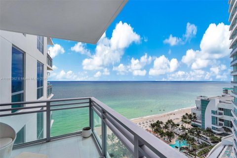 Condo in Hollywood, Florida, 2 bedrooms  № 1763368 - photo 12