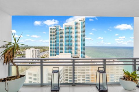Condo in Hollywood, Florida, 2 bedrooms  № 1763368 - photo 24