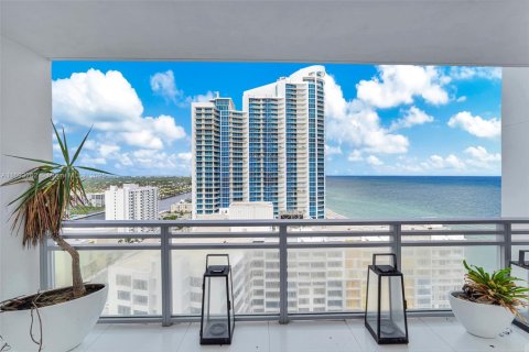 Condo in Hollywood, Florida, 2 bedrooms  № 1763368 - photo 18