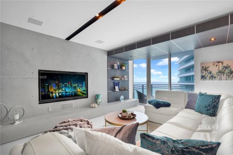 Condo in Hollywood, Florida, 2 bedrooms  № 1763368 - photo 1