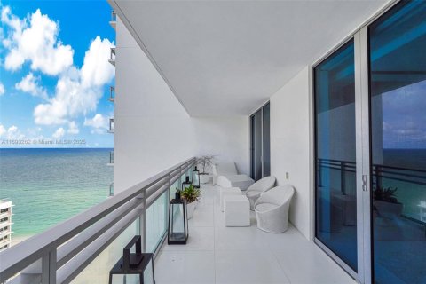 Condo in Hollywood, Florida, 2 bedrooms  № 1763368 - photo 26
