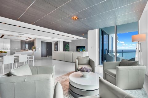 Condo in Hollywood, Florida, 2 bedrooms  № 1763368 - photo 11