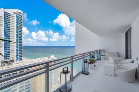 Condo in Hollywood, Florida, 2 bedrooms  № 1763368 - photo 5