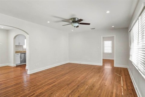 House in Winter Park, Florida 3 bedrooms, 148.09 sq.m. № 2433367 - photo 16