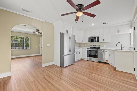 Villa ou maison à vendre à Palm Harbor, Floride: 2 chambres, 112.78 m2 № 2410129 - photo 11