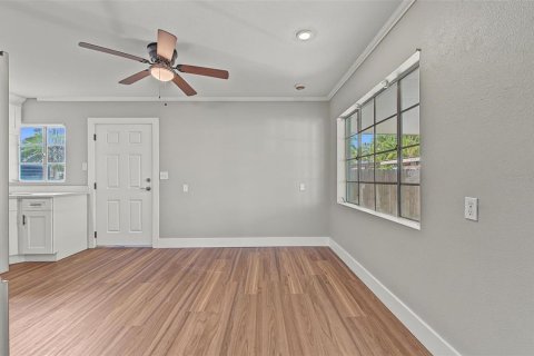Villa ou maison à vendre à Palm Harbor, Floride: 2 chambres, 112.78 m2 № 2410129 - photo 10