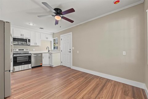 Villa ou maison à vendre à Palm Harbor, Floride: 2 chambres, 112.78 m2 № 2410129 - photo 9