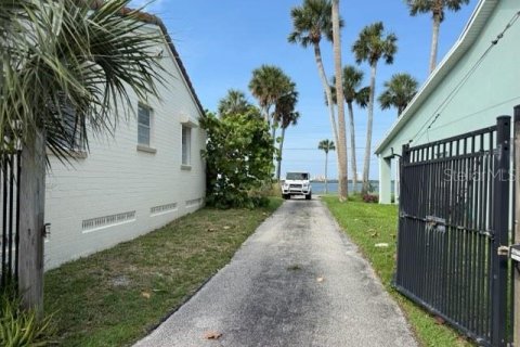 House in Port Orange, Florida 3 bedrooms, 208.29 sq.m. № 1688407 - photo 13