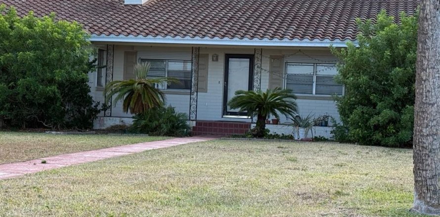 House in Port Orange, Florida 3 bedrooms, 208.29 sq.m. № 1688407