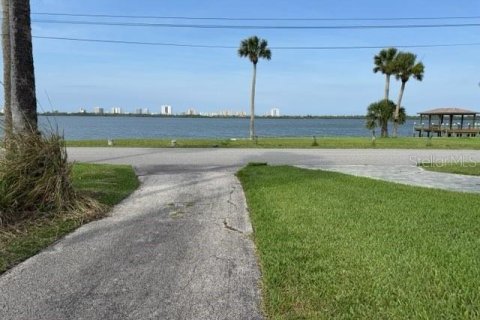House in Port Orange, Florida 3 bedrooms, 208.29 sq.m. № 1688407 - photo 23
