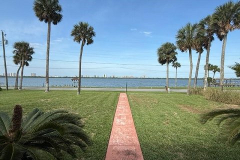 House in Port Orange, Florida 3 bedrooms, 208.29 sq.m. № 1688407 - photo 3