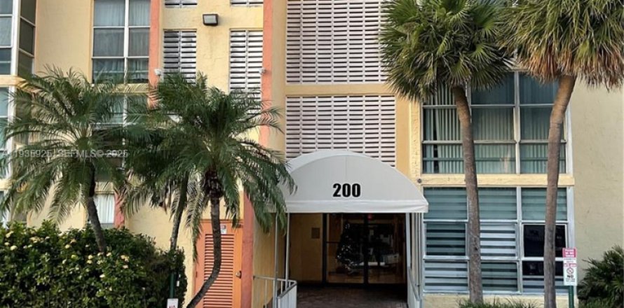 Condo in Sunny Isles Beach, Florida, 1 bedroom № 1994017