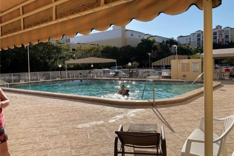 Condo in Sunny Isles Beach, Florida, 1 bedroom № 1994017 - photo 13