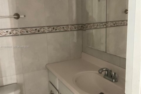 Condo in Sunny Isles Beach, Florida, 1 bedroom № 1994017 - photo 7