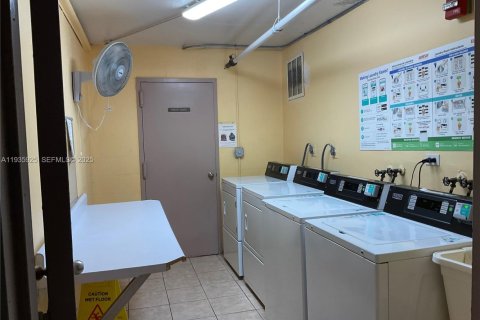 Condo in Sunny Isles Beach, Florida, 1 bedroom № 1994017 - photo 16