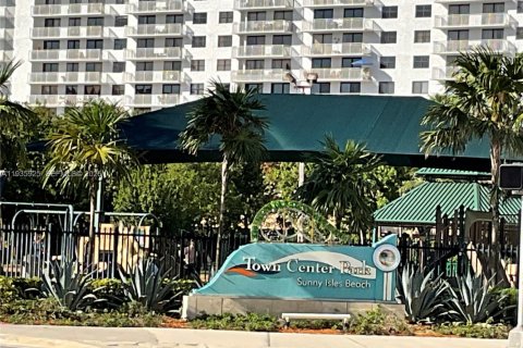 Condo in Sunny Isles Beach, Florida, 1 bedroom № 1994017 - photo 17