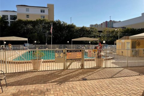 Condo in Sunny Isles Beach, Florida, 1 bedroom № 1994017 - photo 12