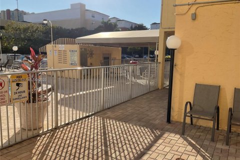 Condo in Sunny Isles Beach, Florida, 1 bedroom № 1994017 - photo 14