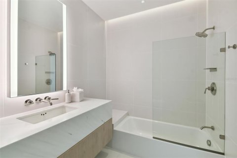 Condo in Tampa, Florida, 3 bedrooms  № 1430844 - photo 12