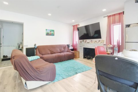 Casa en venta en Miami, Florida, 3 dormitorios, 84.36 m2 № 1992275 - foto 15