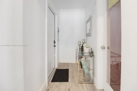 Casa en venta en Miami, Florida, 3 dormitorios, 84.36 m2 № 1992275 - foto 11