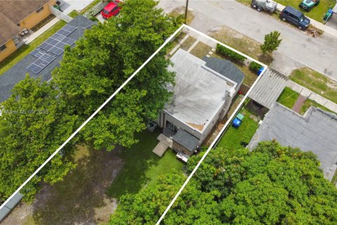 Casa en venta en Miami, Florida, 3 dormitorios, 84.36 m2 № 1992275 - foto 30