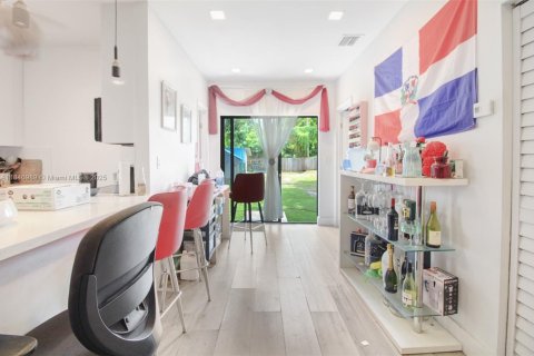 Casa en venta en Miami, Florida, 3 dormitorios, 84.36 m2 № 1992275 - foto 17