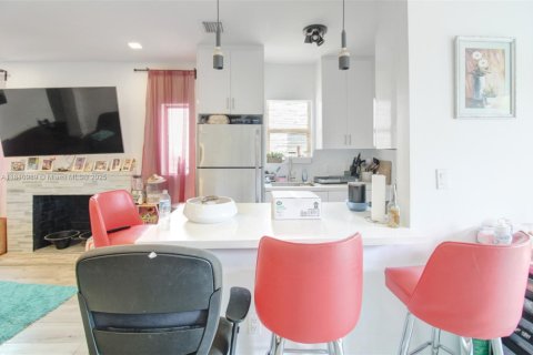 Casa en venta en Miami, Florida, 3 dormitorios, 84.36 m2 № 1992275 - foto 14
