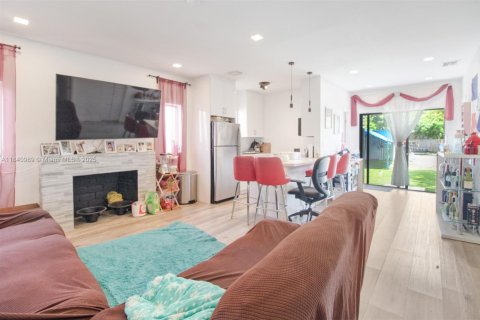 Casa en venta en Miami, Florida, 3 dormitorios, 84.36 m2 № 1992275 - foto 22