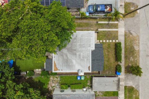 Casa en venta en Miami, Florida, 3 dormitorios, 84.36 m2 № 1992275 - foto 27