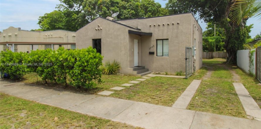 Casa en Miami, Florida 3 dormitorios, 84.36 m2 № 1992275