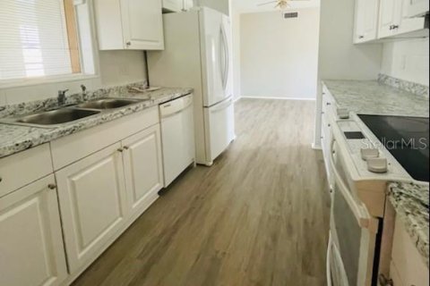 House in Venice, Florida 4 bedrooms, 160.16 sq.m. № 2380971 - photo 6