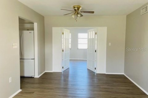 House in Venice, Florida 4 bedrooms, 160.16 sq.m. № 2380971 - photo 4