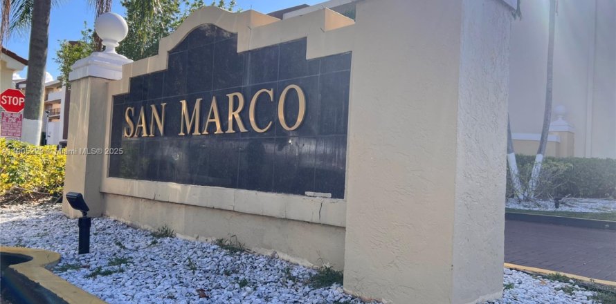 Condominio en Miami, Florida, 2 dormitorios  № 2012718