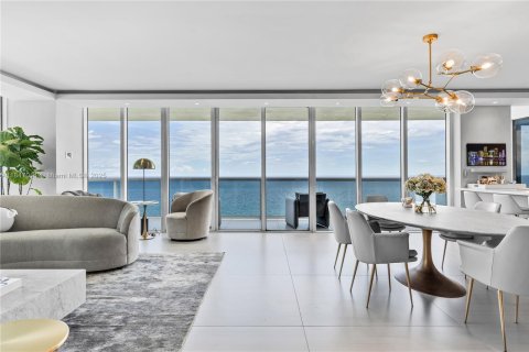 Condominio en alquiler en Hallandale Beach, Florida, 3 dormitorios, 191.84 m2 № 1935855 - foto 16