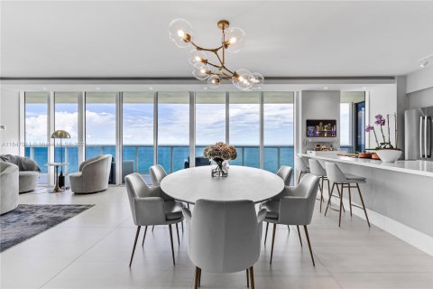 Condominio en alquiler en Hallandale Beach, Florida, 3 dormitorios, 191.84 m2 № 1935855 - foto 12