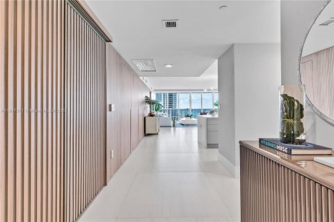 Condominio en alquiler en Hallandale Beach, Florida, 3 dormitorios, 191.84 m2 № 1935855 - foto 3