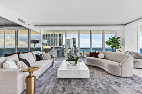 Condominio en alquiler en Hallandale Beach, Florida, 3 dormitorios, 191.84 m2 № 1935855 - foto 13