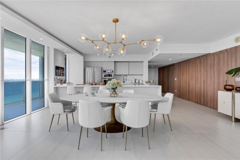 Condominio en alquiler en Hallandale Beach, Florida, 3 dormitorios, 191.84 m2 № 1935855 - foto 14