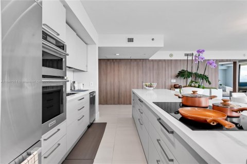 Condominio en alquiler en Hallandale Beach, Florida, 3 dormitorios, 191.84 m2 № 1935855 - foto 11