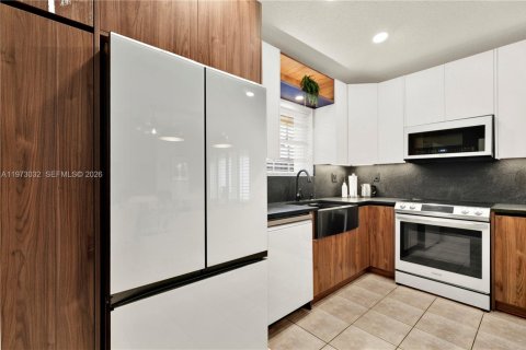 House in Miami, Florida 4 bedrooms, 153.66 sq.m. № 2041432 - photo 15