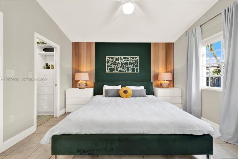 House in Miami, Florida 4 bedrooms, 153.66 sq.m. № 2041432 - photo 4