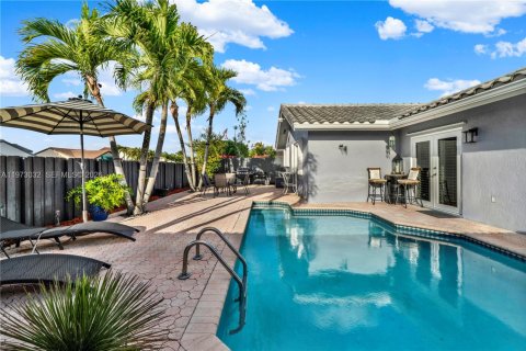 House in Miami, Florida 4 bedrooms, 153.66 sq.m. № 2041432 - photo 29