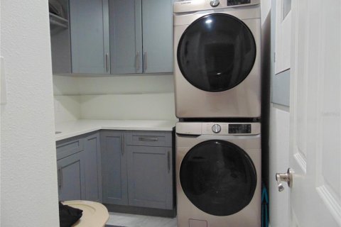 House in Tampa, Florida 3 bedrooms, 138.24 sq.m. № 1882899 - photo 12