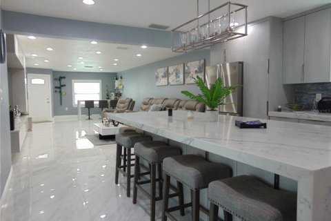 House in Tampa, Florida 3 bedrooms, 138.24 sq.m. № 1882899 - photo 10