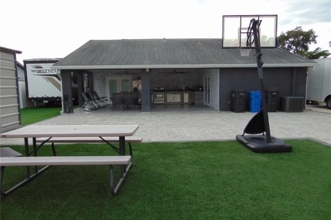 House in Tampa, Florida 3 bedrooms, 138.24 sq.m. № 1882899 - photo 24